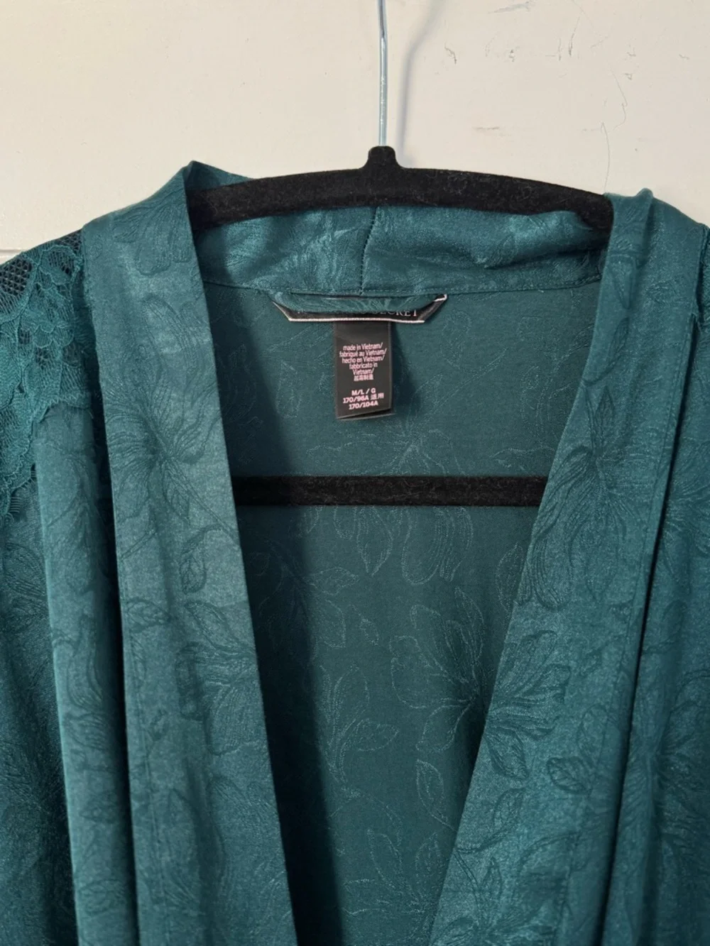 Victorias Secret Short Robe - Picture 6 of 8